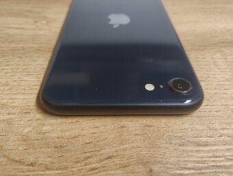 iphone SE 2020 64 GB čierny – batéria 100 %
- 8