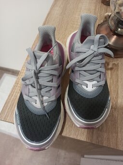 Bežecké tenisky zn. Adidas Ultraboost - 8