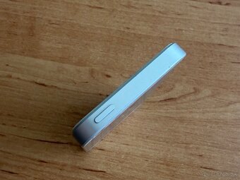 Apple iPhone SE 64GB - 8