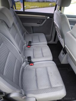 Volkswagen Touran - 8