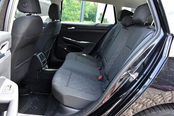 Volkswagen Golf Variant 1.5 TSI BENZÍN DSG 130k Life SR 2022 - 8