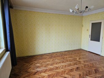 Predáme rodinný dom s priestranným pozemkom v meste Vráble, - 8
