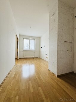 REZERVOVANÉ Na predaj nadštandardný 4-izbový byt - 8