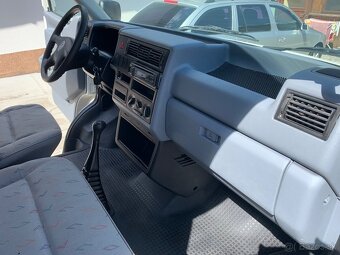 Transporter T4 2,5TDI 65.kW. mot AJT - 8