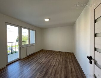 Na prenájom: 3i byt s balkónom, 85 m2 + 2x parkovacie státie - 8