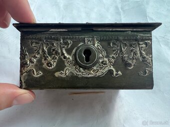 Starozitna secesna vyse 100 rocna skatulka sperkovnica - 8