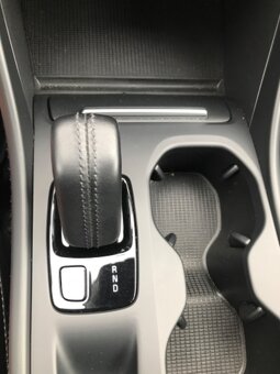 Volvo XC40 benzín + elektro - 8