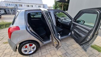 Suzuki Swift 1.3i 16V - 8