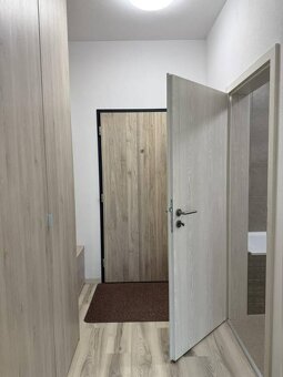 Nové zariadené 1iz., 2izb., 3izb. priestory s predzáhradkami - 8