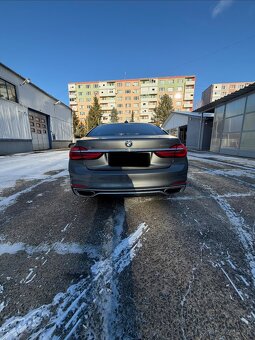 BMW Rad 7 750i xDrive A/T - 8