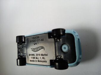 HOT WHEELS - FORD GT40 GULF - POZRI DETAILNÉ FOTO - 8