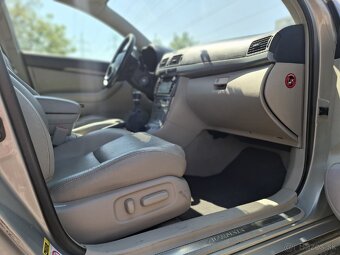 Toyota Avensis Combi 2.2 D-4D Lux - 8
