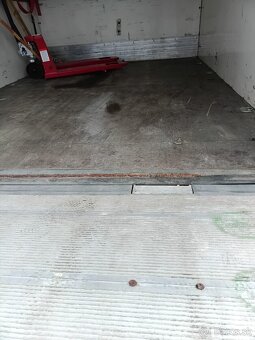 Praktický príves s hydraulickou rampou - 8