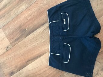 GUESS originál damske kratasy S - 8