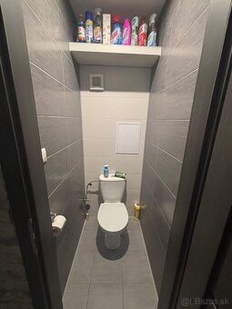 Predám komplet prerobený 2 izbový byt s balkónom v Žarnovici - 8