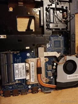 Predám Lenovo E530 na náhradné diely. - 8