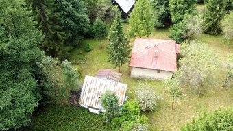 POZEMOK NA POLOSAMOTE PRI LESE S POTOČIKOM/PSTRUHY,RAKY/ 312 - 8