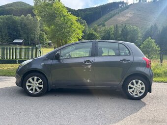Toyota Yaris 1.3 - 8