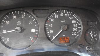Opel Astra G 1.6i – nová batéria, pumpa, brzdy + 2 sady koli - 8