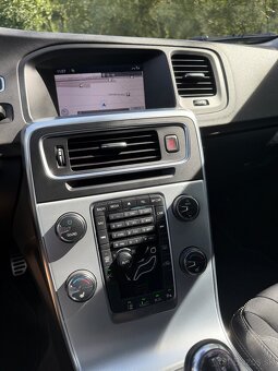 Volvo V60 R-Design - 8