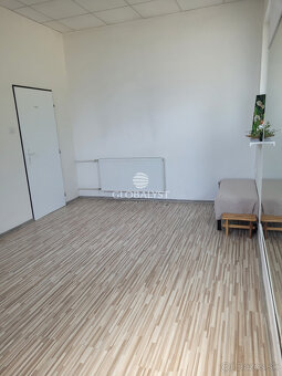 Kompaktná, kancelárska budova - 90 m2 - na Juhu - 8