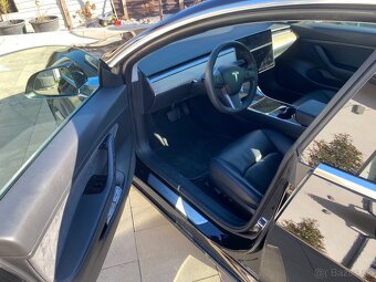 Tesla model 3 - 8