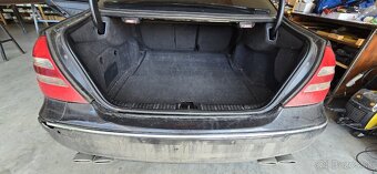 Mercedes-Benz W211 - 8