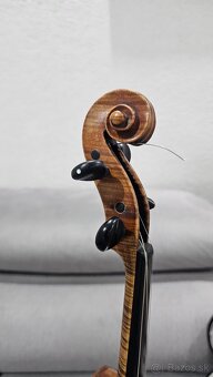 Husle Stradivarius 1736 - 8