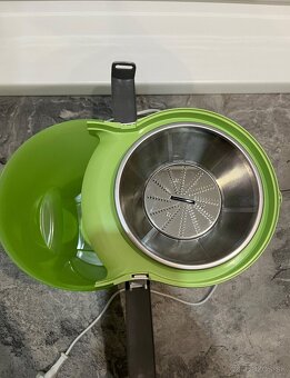 Odšťavovač Bosch MES25G0 700w - 8