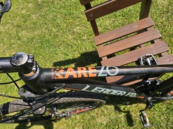 Leader Fox Arezo29 - 8
