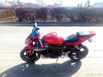 YAMAHA R1 - 8