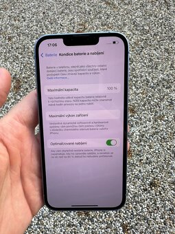 iPhone 14 - baterie 100% - 8