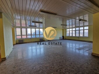 Na PREDAJ budova 3000m2 v Nitre - 8