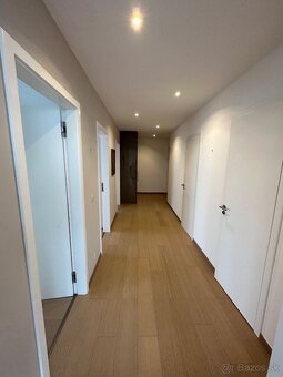 Prenájom 4 izbový byt na Landererovej ulici Bratislavy. - 8