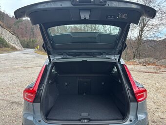 Volvo XC40 B4 2,0 benzín 4X4 - 8