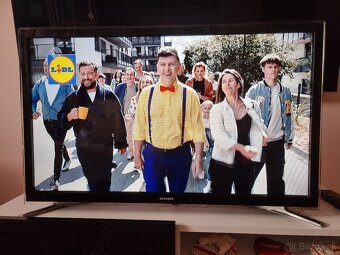 Predám SMART LED TV SAMSUNG UE32F4500AW HD - 8