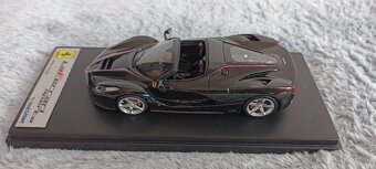 Predám model Ferrari Laferrari Aperta 1:43 Looksmart - 8
