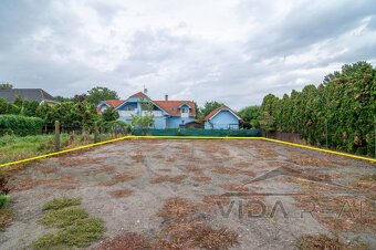 Na predaj veľký pozemok so starším rodinným domom pri Senci - 8