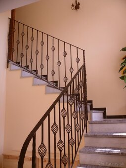 viacgeneračný rodinný dom -3 byty a 2 garáže -Martin Stráne - 8