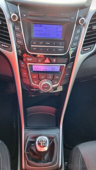 Hyundai i30 1.6 CRDi DOHC 16V Dynamic - 8