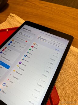 iPad 8 (2020) 32GB + stylus a obal ESR - 8