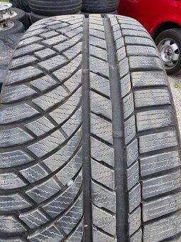 235/45 R19 99V M+S KUMHO Wintercraft WP72 - 8