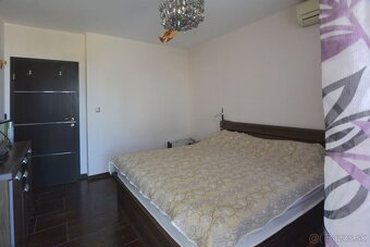 Prostorný apartmán 2kk s výhledem na bazén, jen350m od pláže - 8