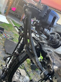 Predám zadnej prednej podvozok na BMW e46 - 8