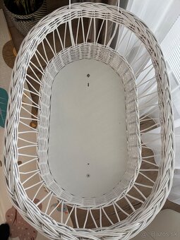 Prútená postieľka na kolieskach - 8