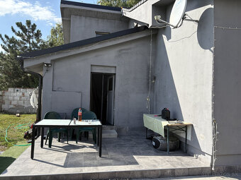 Na predaj: prerobený 5 + 1 izbový rodinný dom s priestrannou - 8