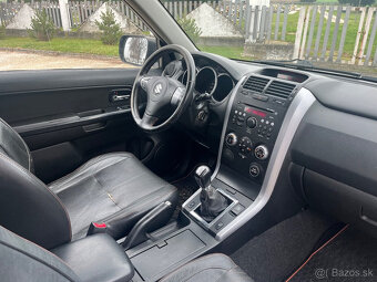 Suzuki Grand Vitara 1.6 benzin 4x4 black and white - 8