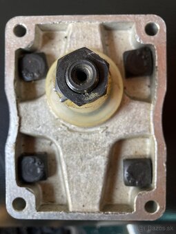 Nové hydraulcké čerpadla UNK320,UNC200,201 - 8