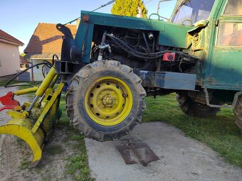 Predám traktor 4x4 - 8