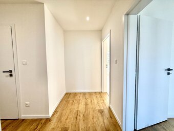 NOVÁ REKONŠTRUKCIA Veľký 2-izbový byt, loggia - 8